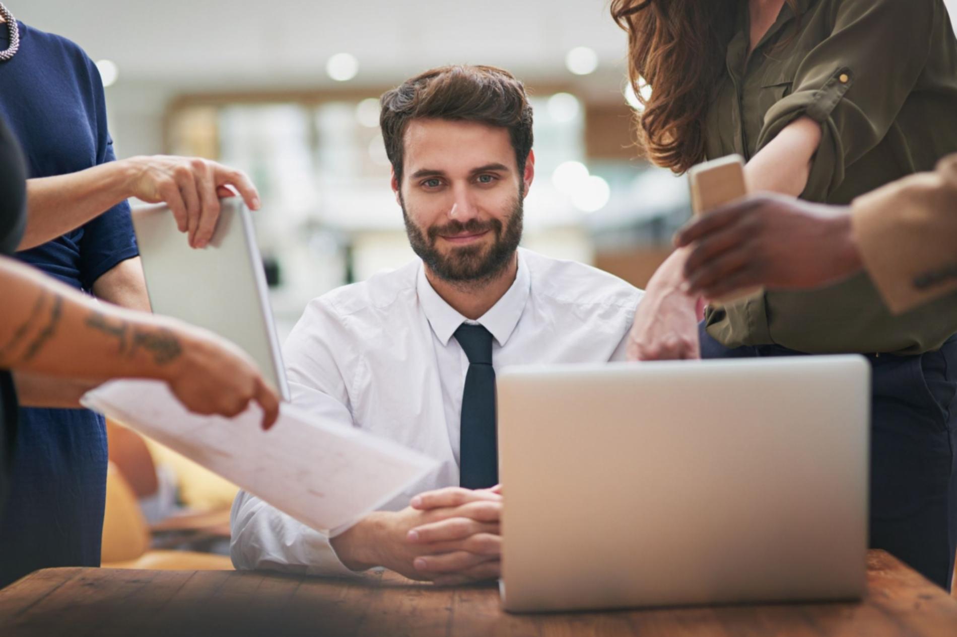 Εκπαιδευτικό περιβάλλον με συμμετέχοντες σε διαδικτυακό σεμινάριο